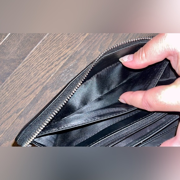 Vintage Black Guess Clutch Wallet Wristlet zipper many compartments card holder - Picture 12 of 16